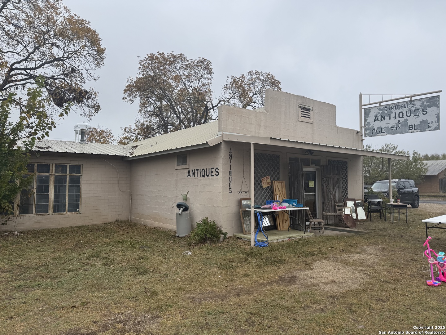 401 Highway 90 Sabinal TX 78881