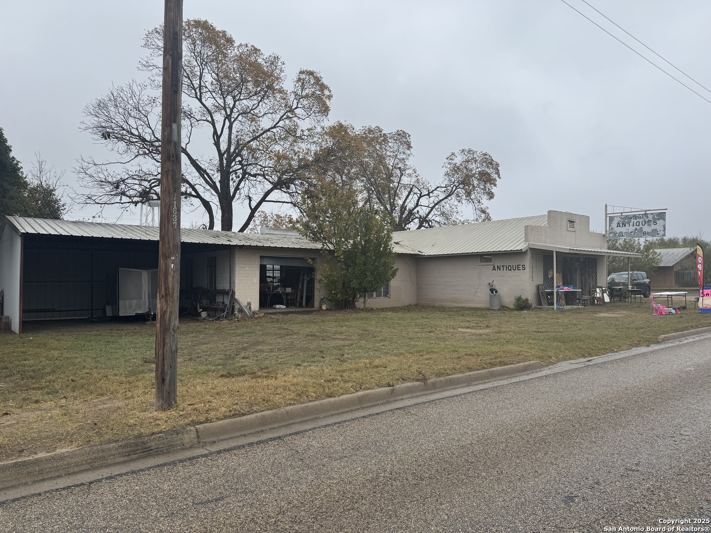 401 Highway 90 Sabinal TX 78881