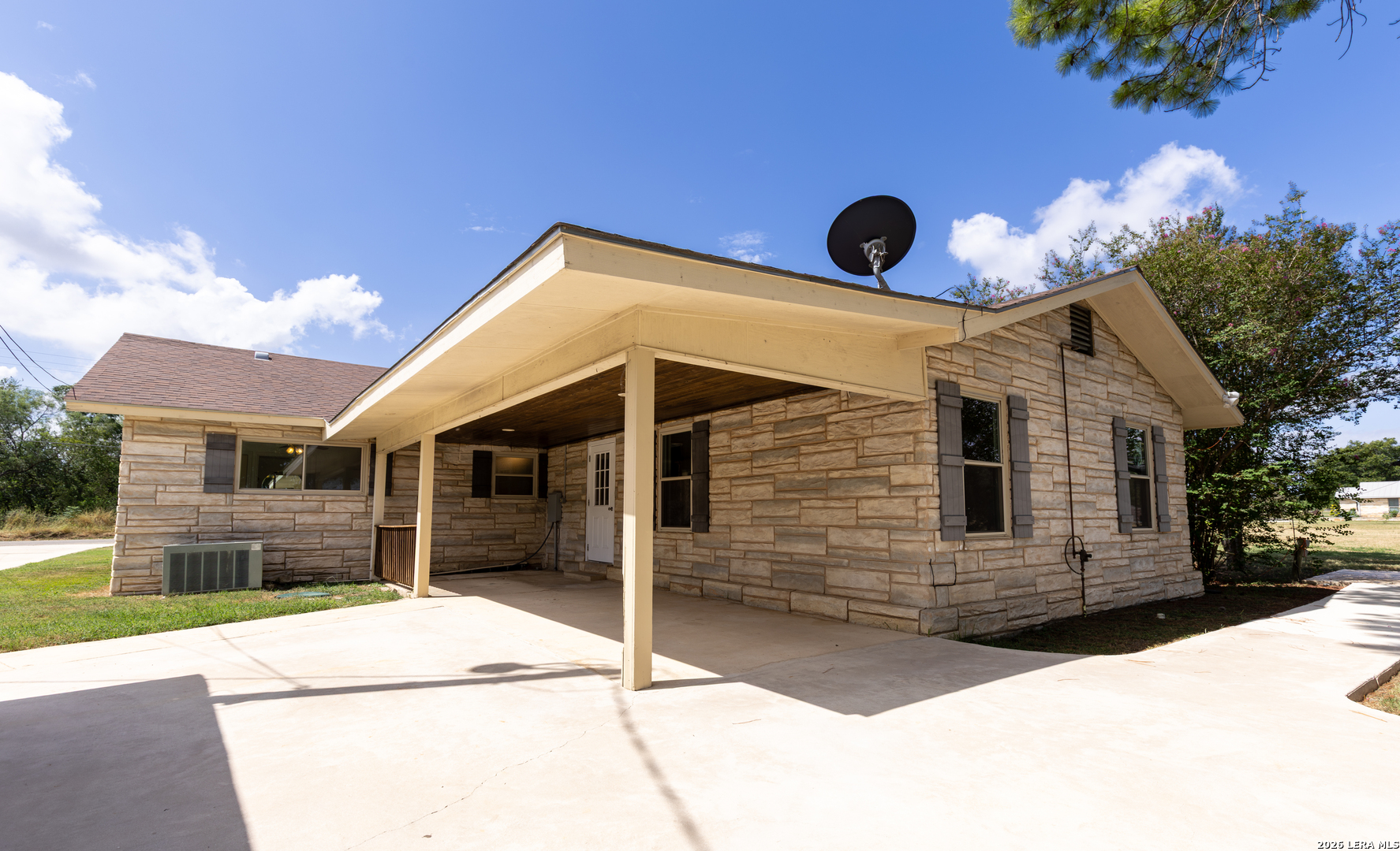730 County Road 664 Devine TX 78016