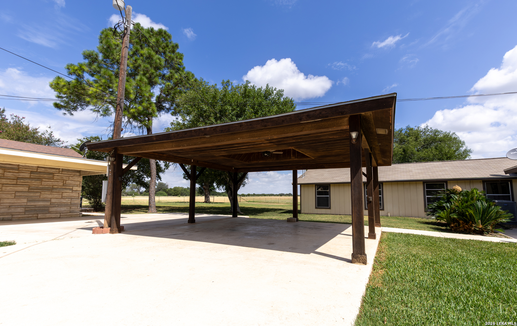 730 County Road 664 Devine TX 78016
