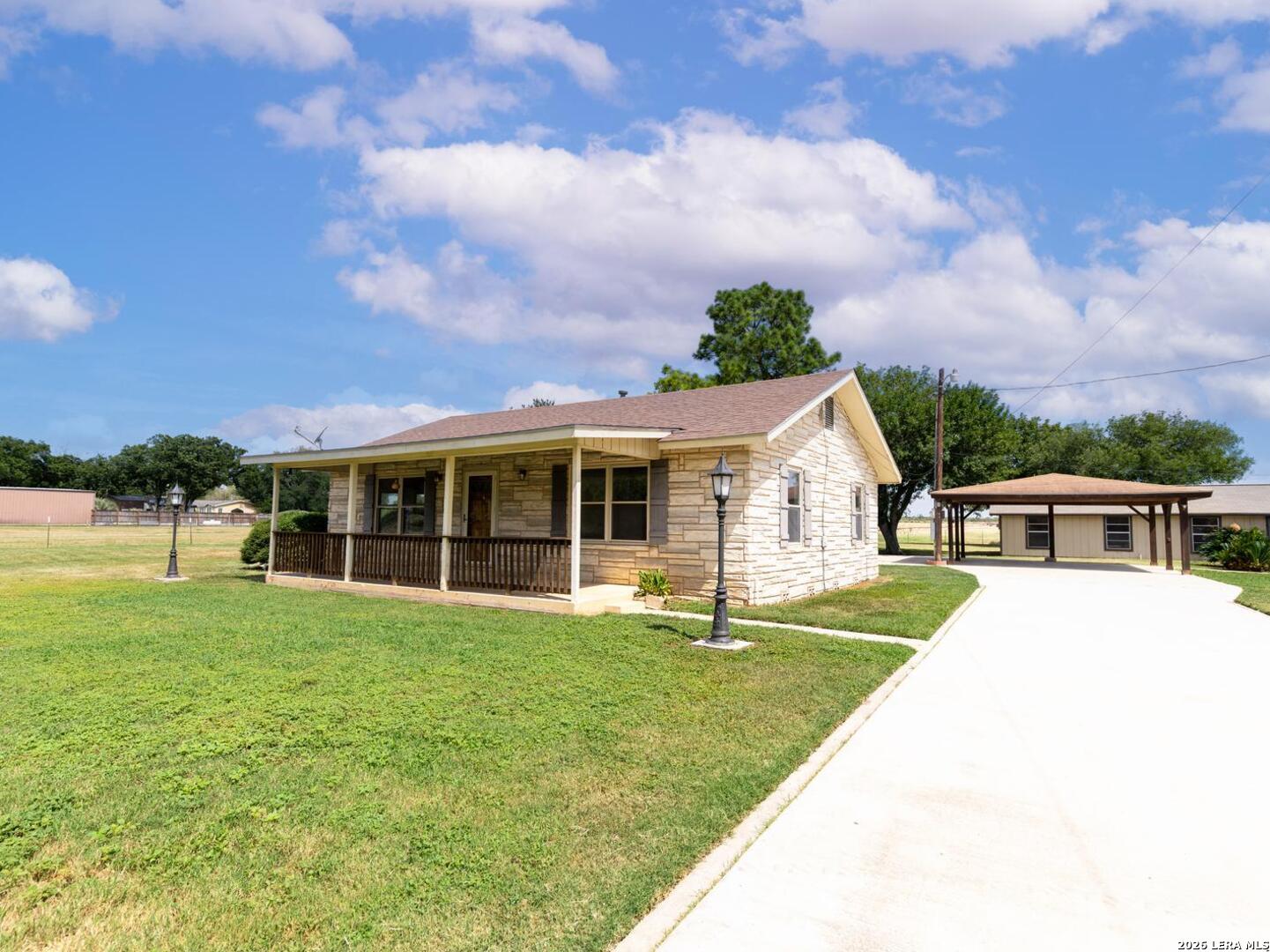 730 County Road 664 Devine TX 78016