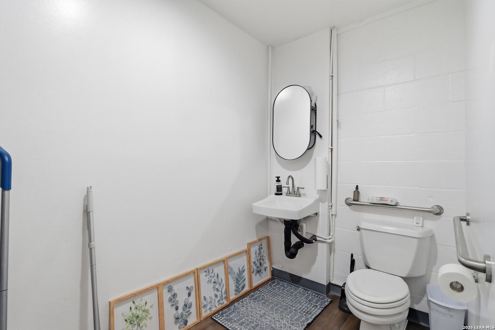 508 W Hondo Devine TX 78016