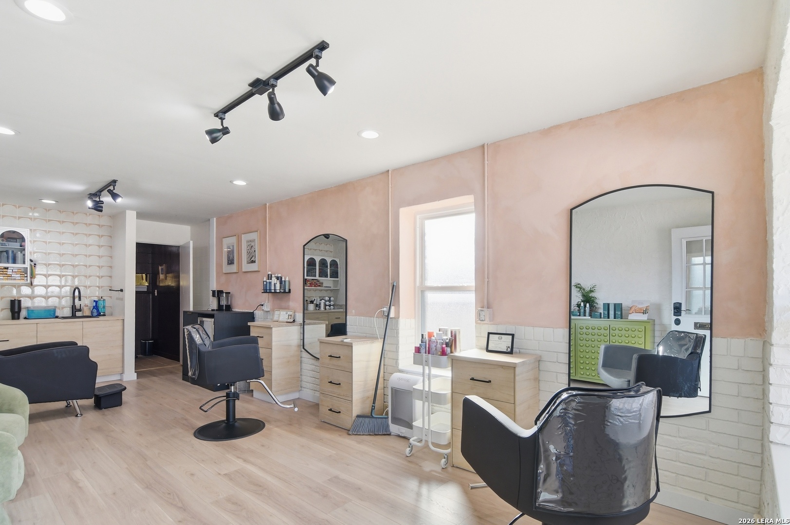 508 W Hondo Devine TX 78016