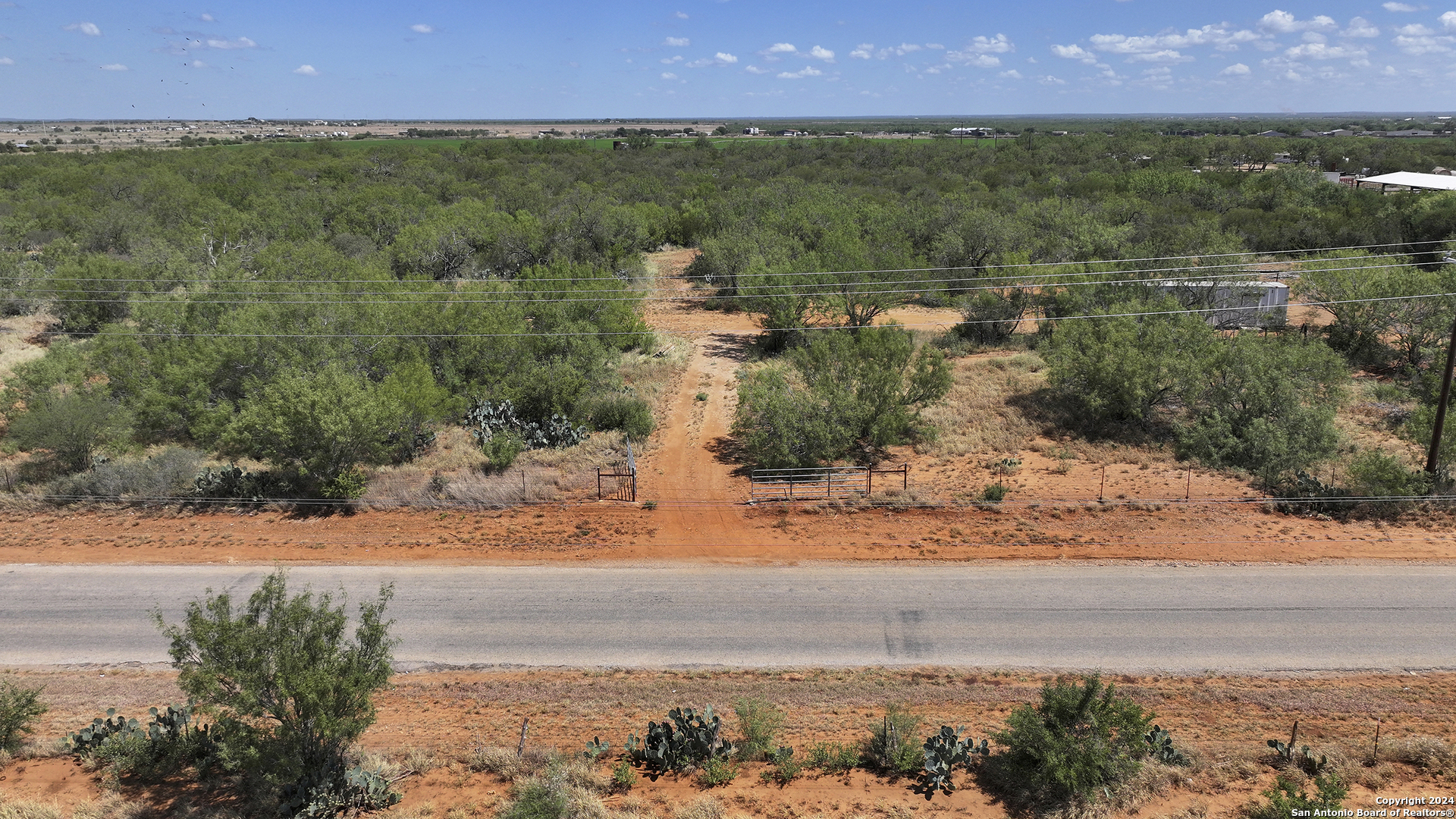 800 County Road 4670 Dilley TX 78017