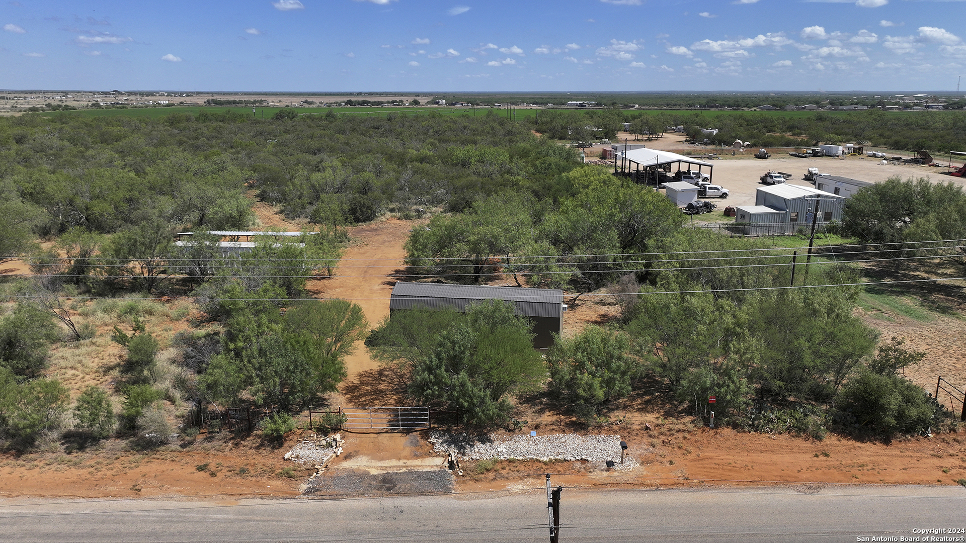 800 County Road 4670 Dilley TX 78017