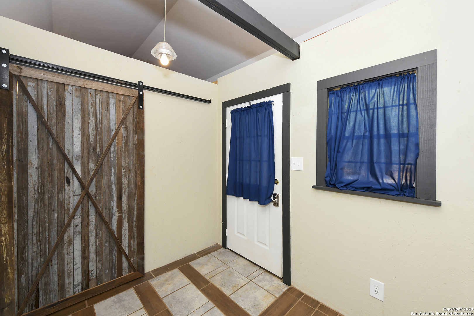 800 County Road 4670 Dilley TX 78017