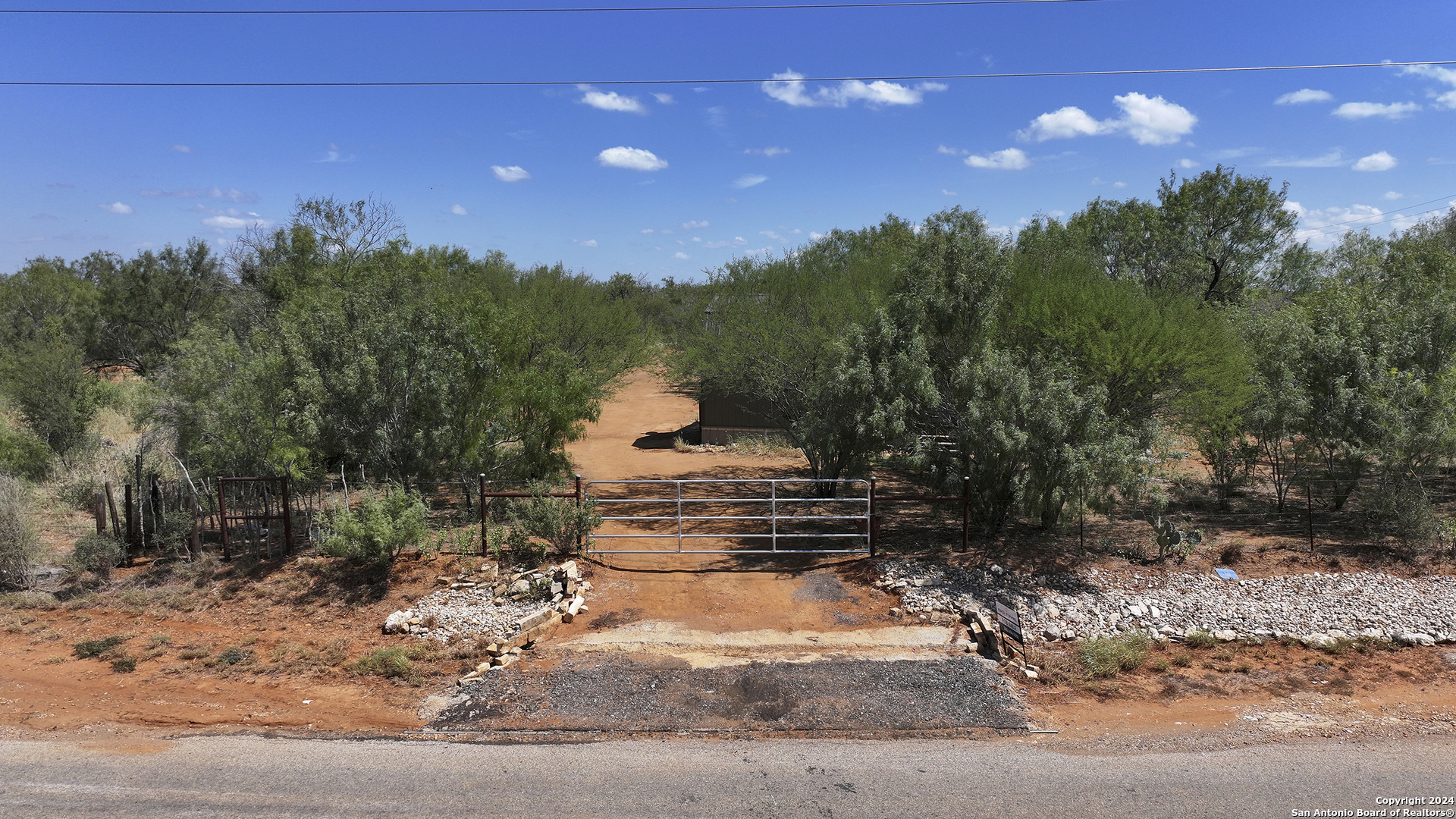 800 County Road 4670 Dilley TX 78017