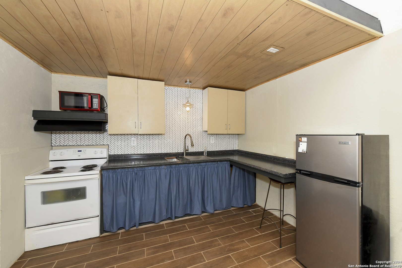 800 County Road 4670 Dilley TX 78017