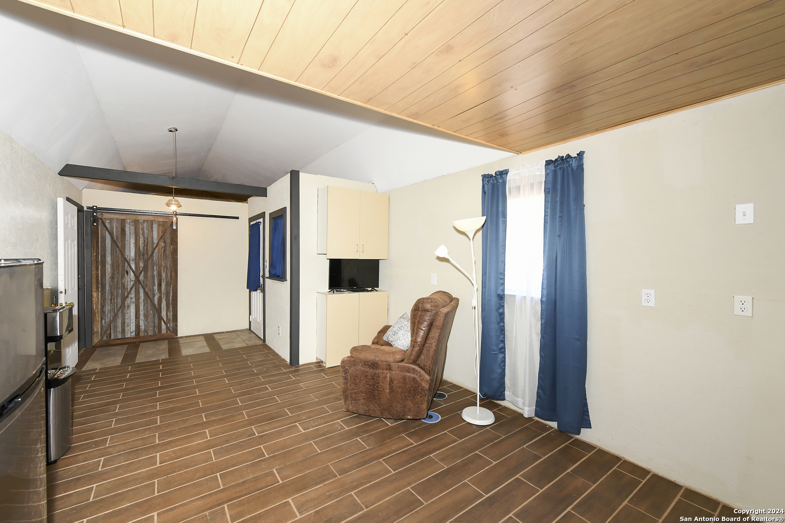 800 County Road 4670 Dilley TX 78017