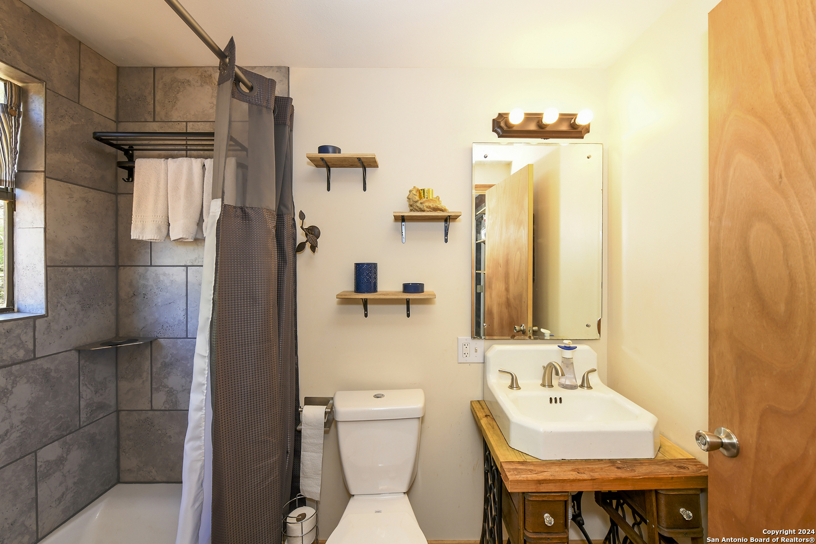 800 County Road 4670 Dilley TX 78017