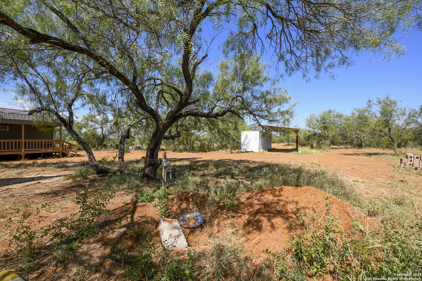 800 County Road 4670 Dilley TX 78017