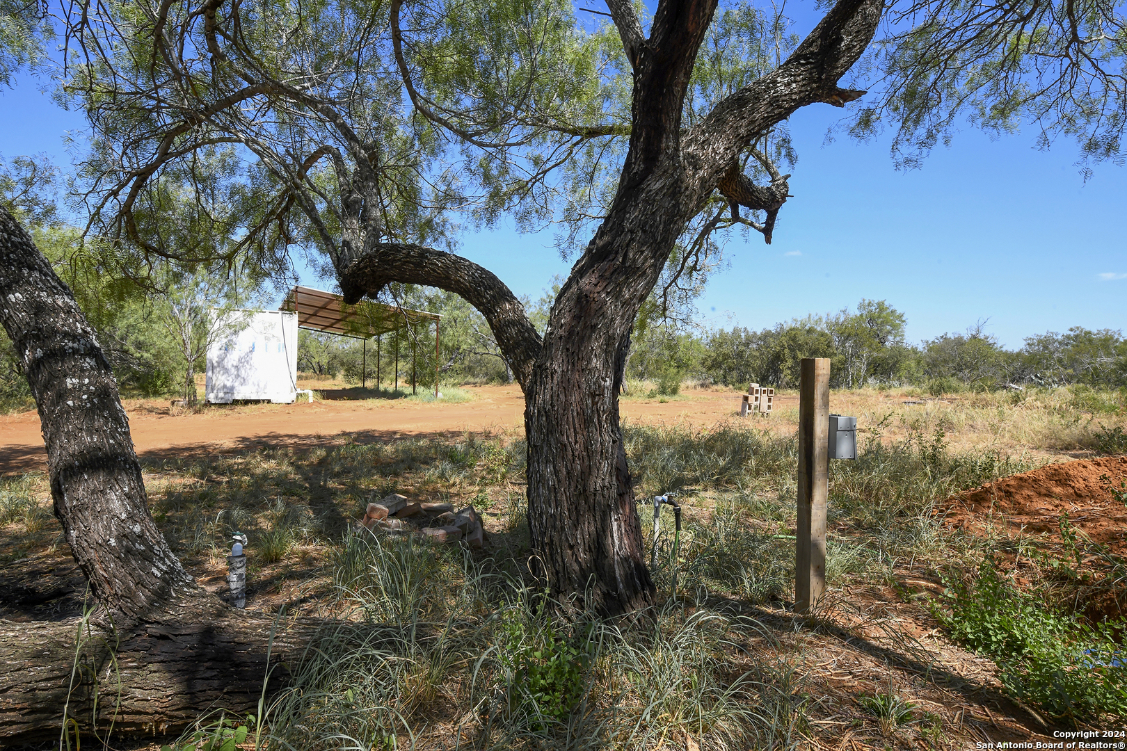 800 County Road 4670 Dilley TX 78017