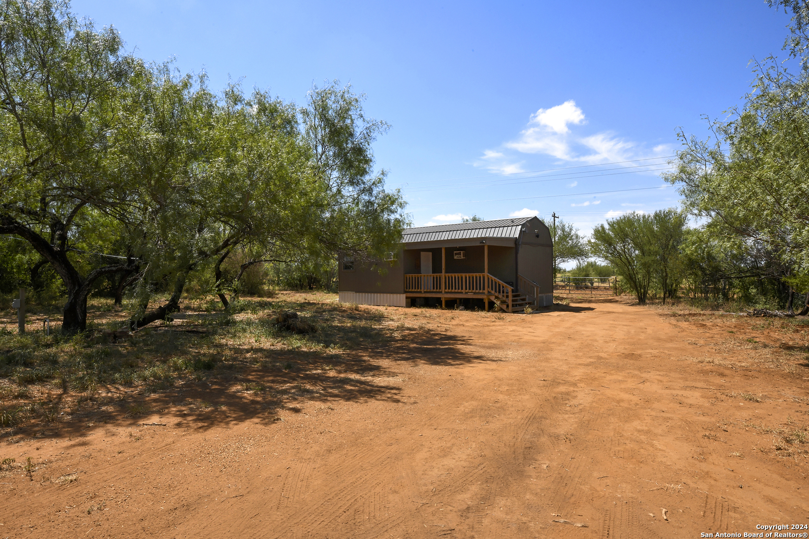 800 County Road 4670 Dilley TX 78017