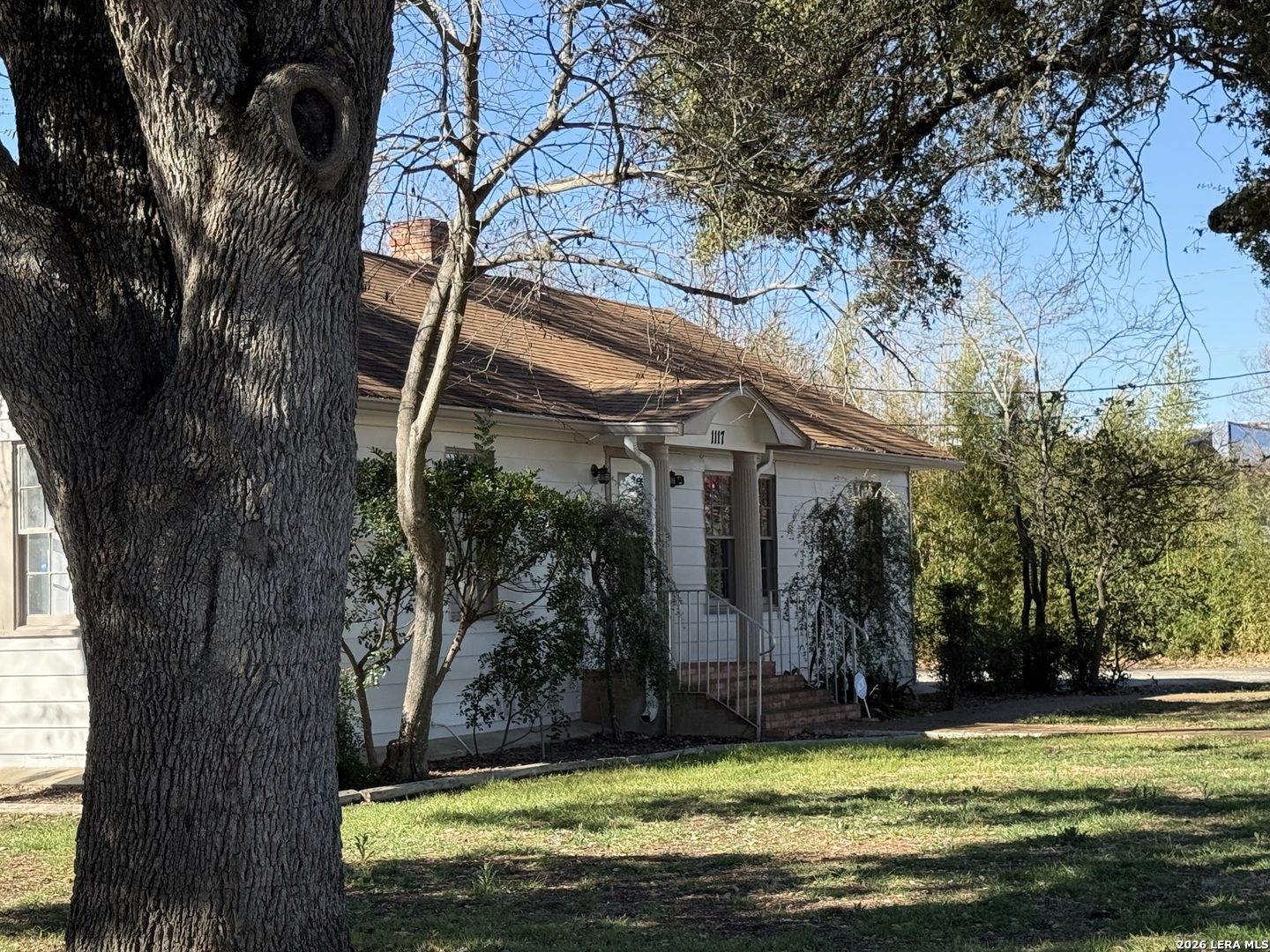 1117 E Court Seguin TX 78155