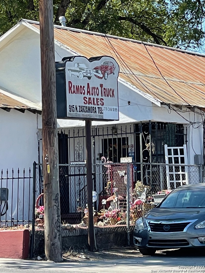 915 N Zarzamora Street San Antonio TX 78207