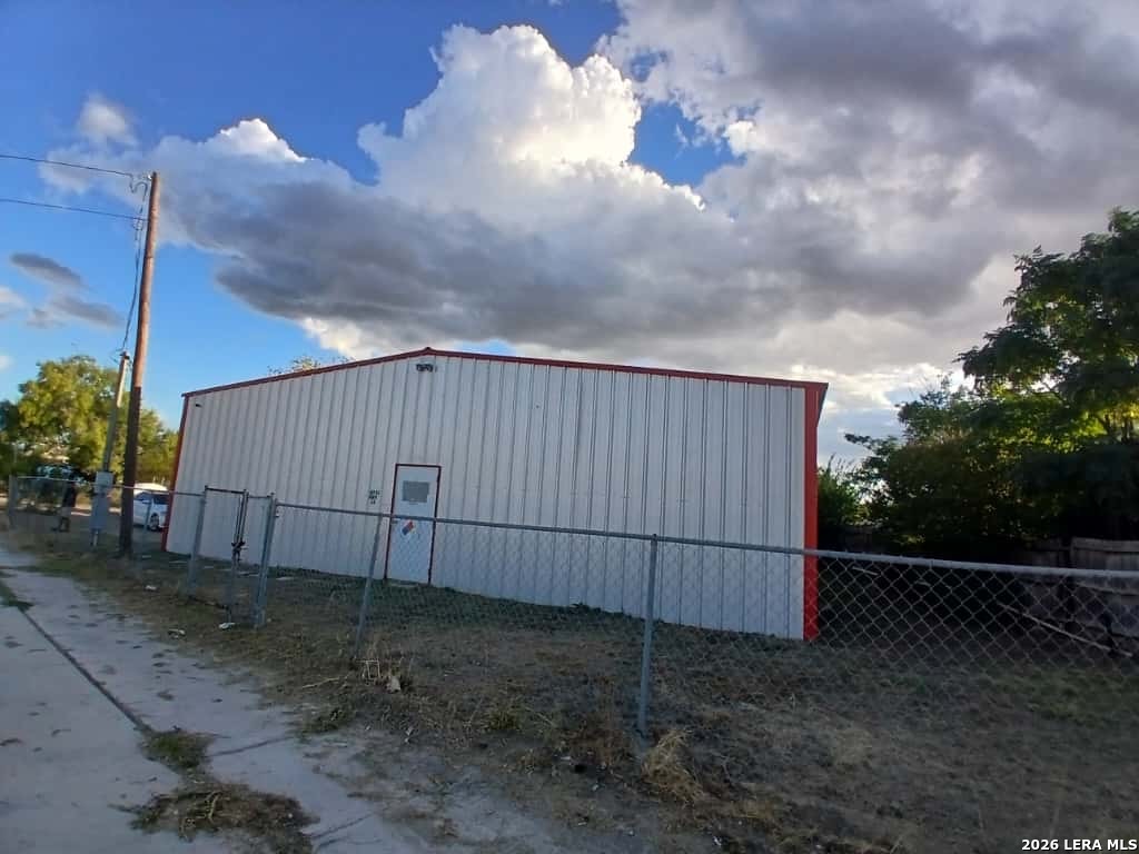 8753 N State Highway 16 Poteet TX 78065