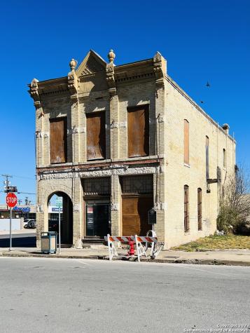 100&103 E Main Street Uvalde TX 78801