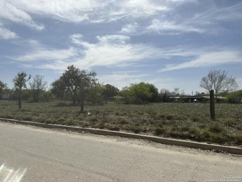 219 Depot Street Pleasanton TX 78064