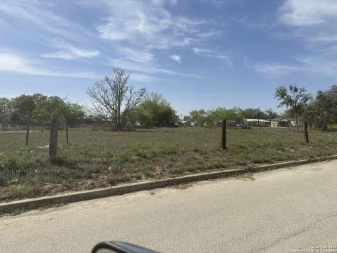 219 Depot Street Pleasanton TX 78064