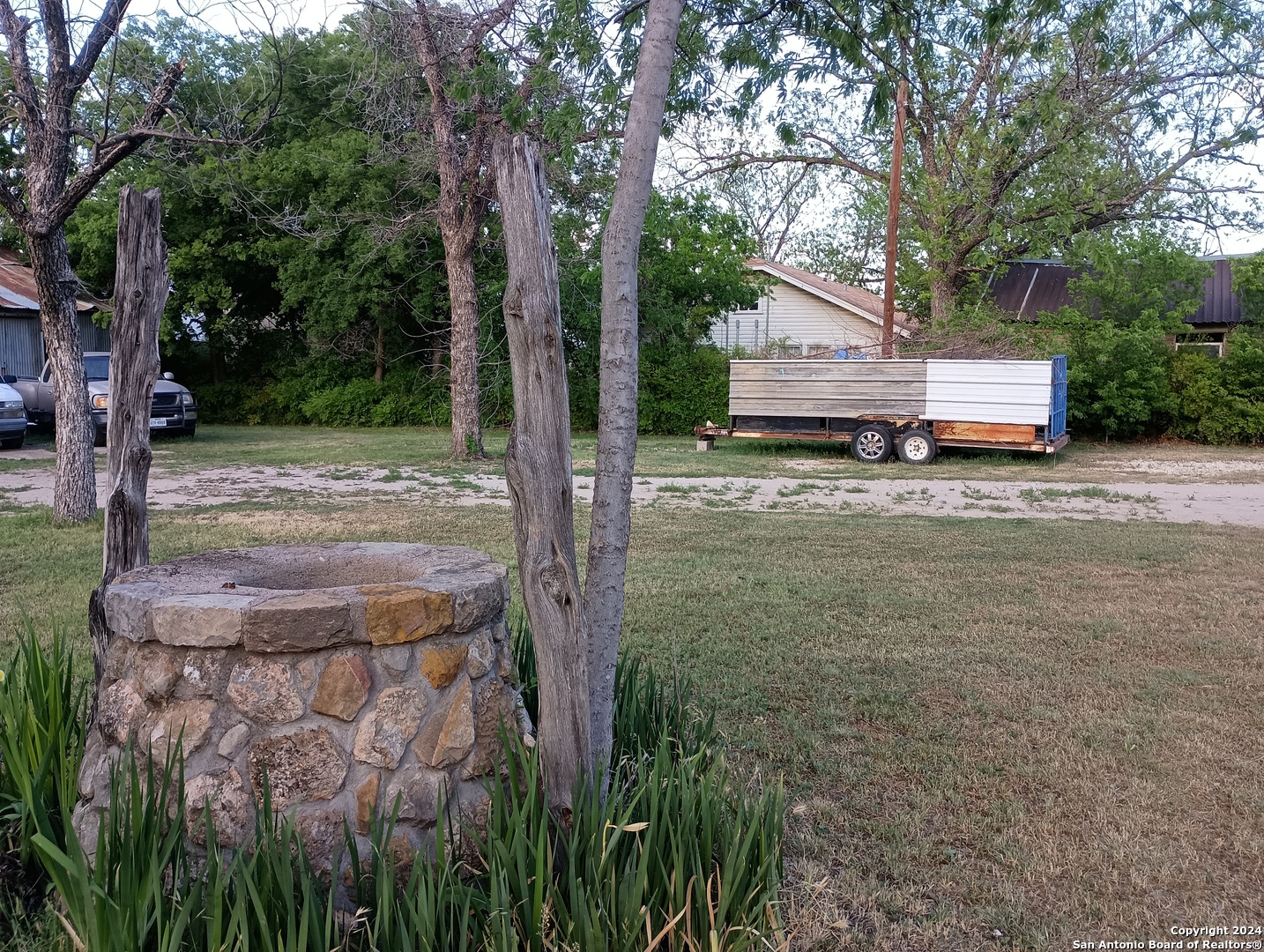 420 N Cottonwood Coleman TX 76834