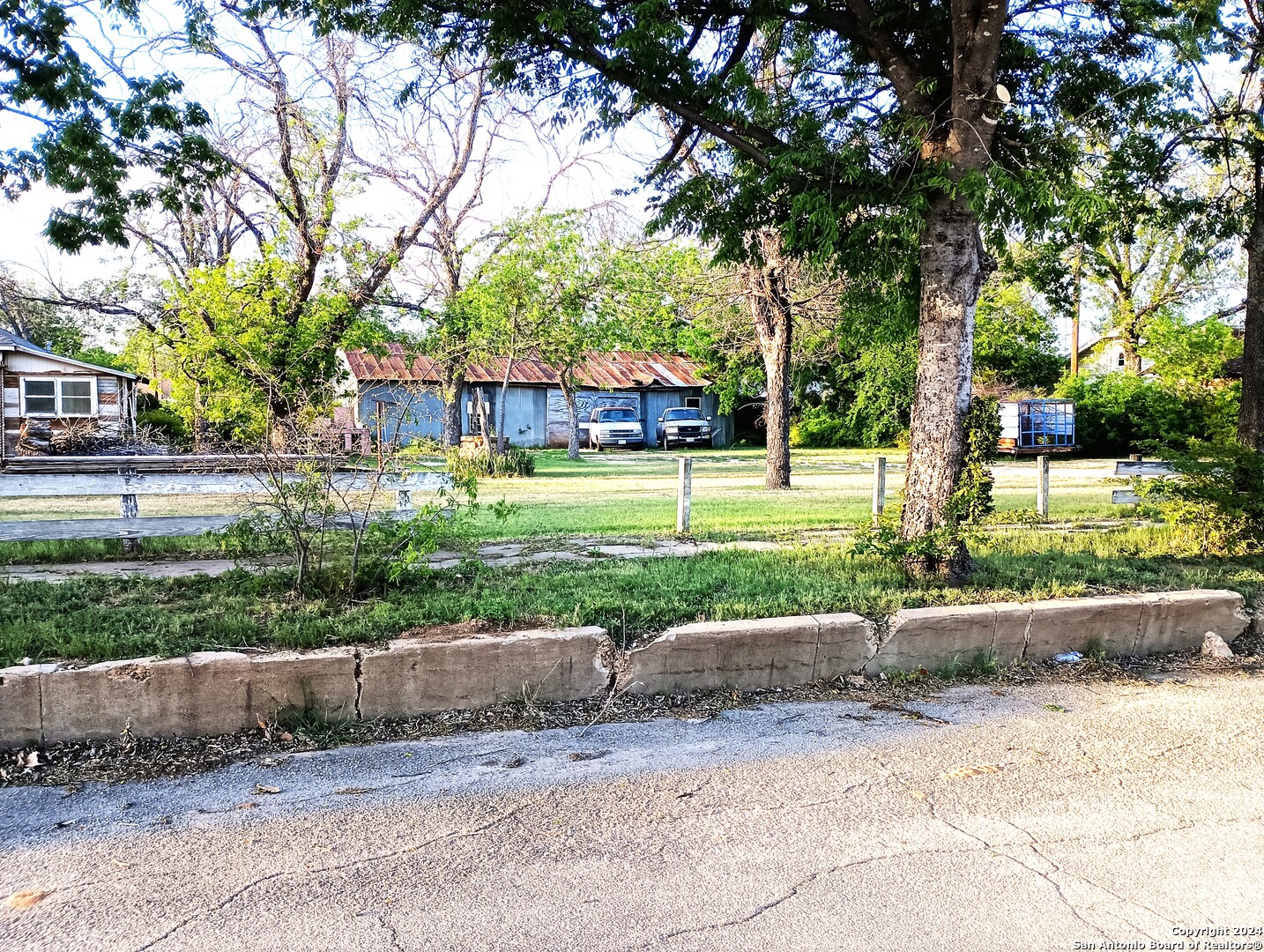 420 N Cottonwood Coleman TX 76834