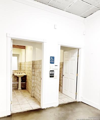 1708 Avenue M Hondo TX 78861