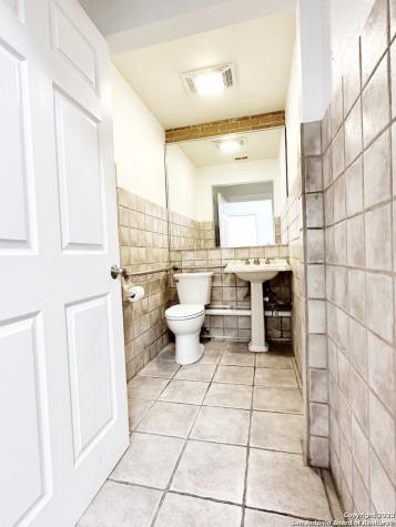1708 Avenue M Hondo TX 78861