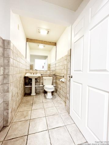 1708 Avenue M Hondo TX 78861