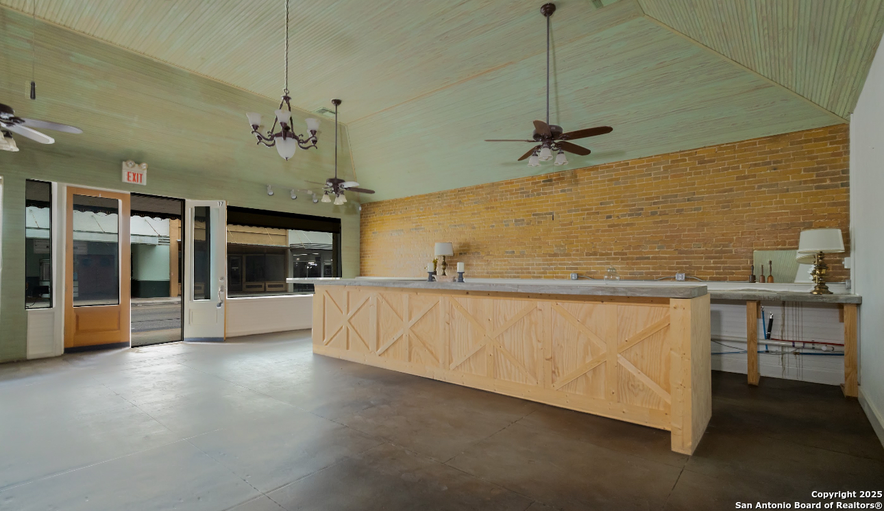 1708 Avenue M Hondo TX 78861