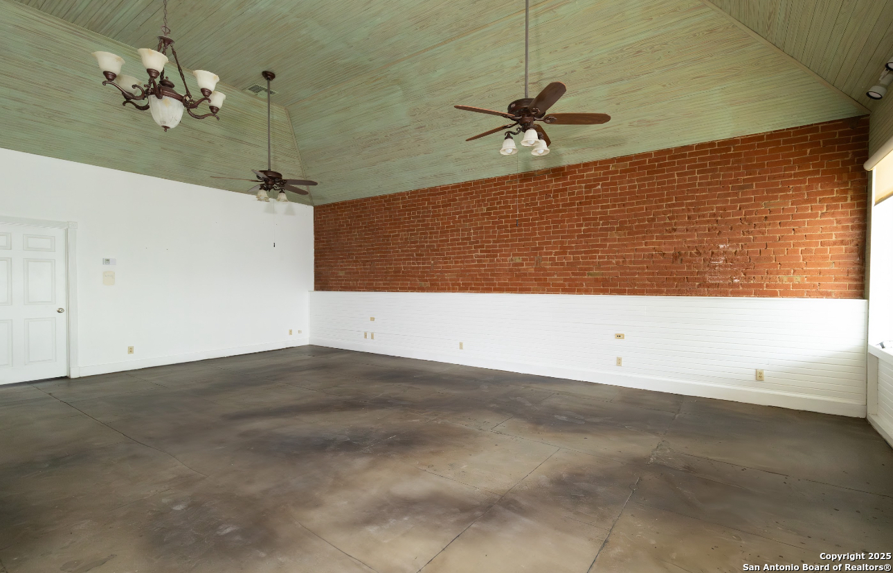 1708 Avenue M Hondo TX 78861