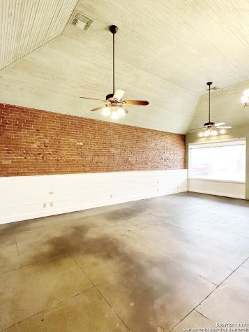 1708 Avenue M Hondo TX 78861