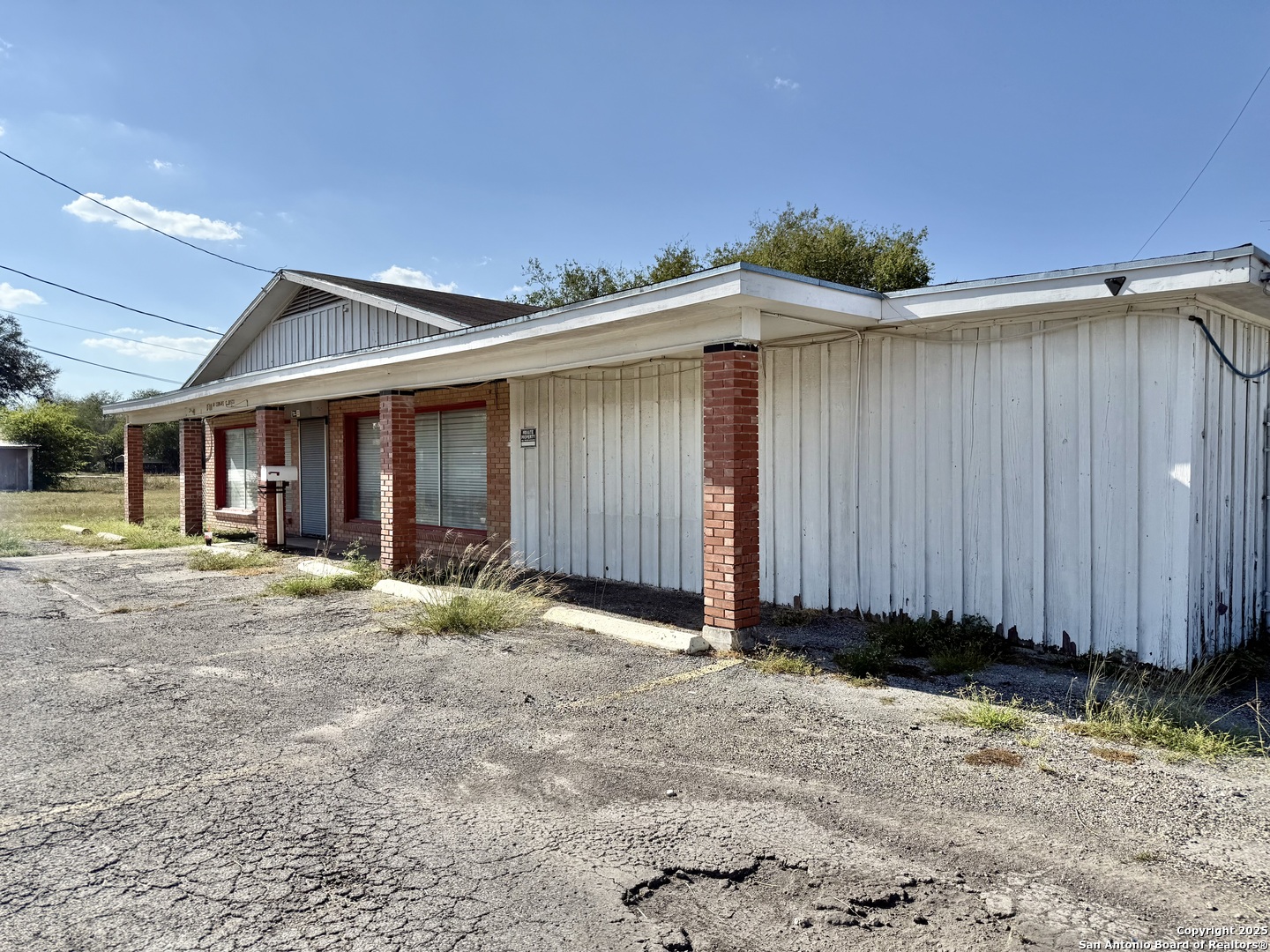 1500 W Corpus Christi Beeville TX 78102