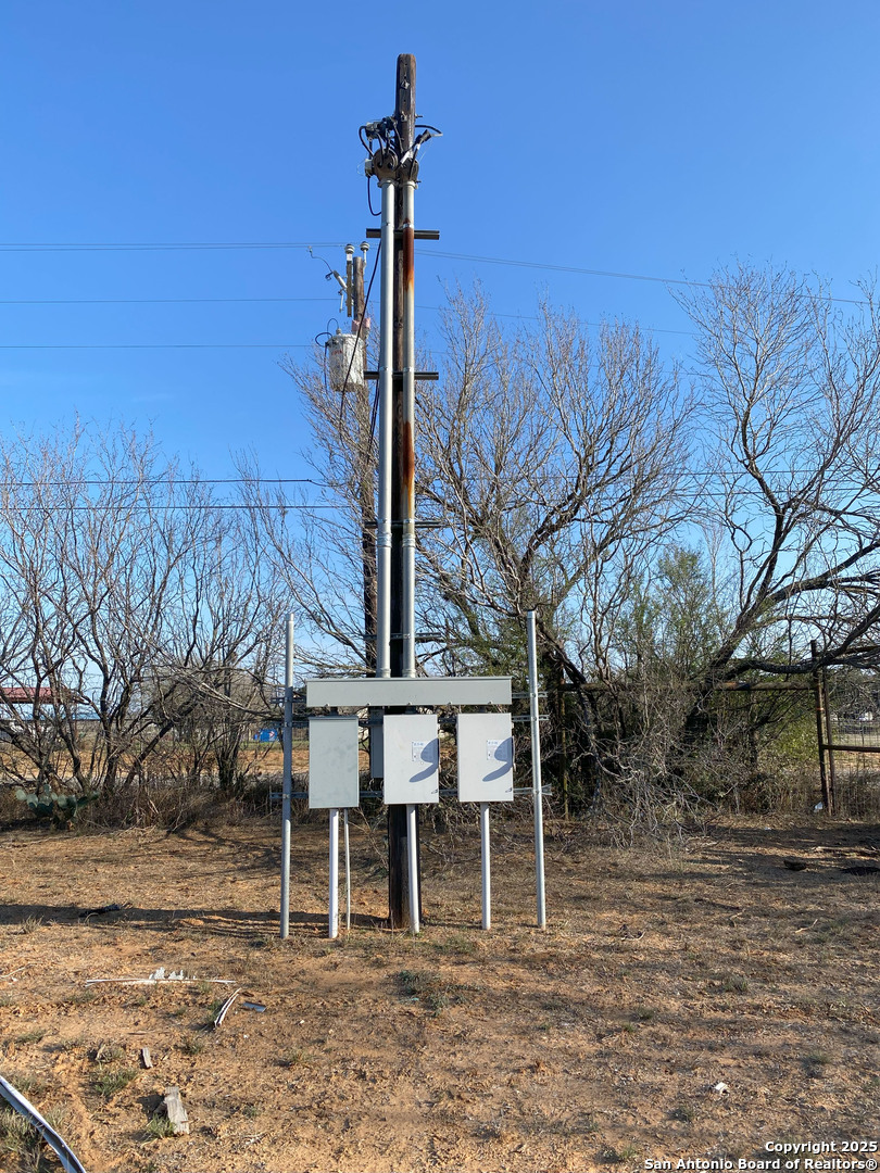 101 County Road 2015 Pearsall TX 78061