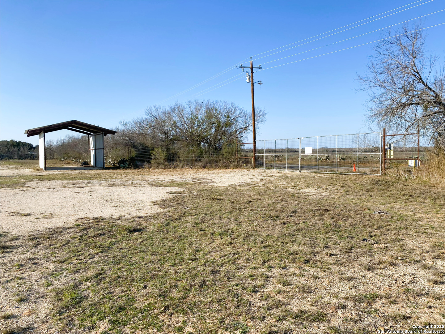 101 County Road 2015 Pearsall TX 78061