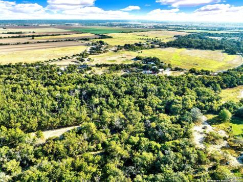 1877 County Road 4713 Lacoste TX 78039