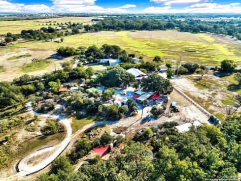 1877 County Road 4713 Lacoste TX 78039