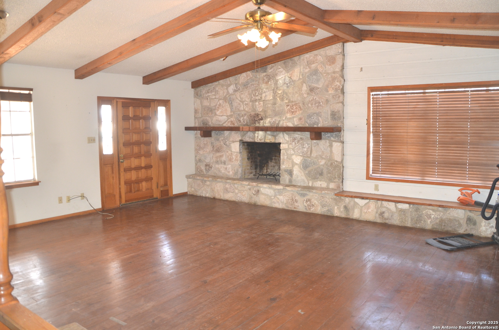 708 N Teel Devine TX 78016