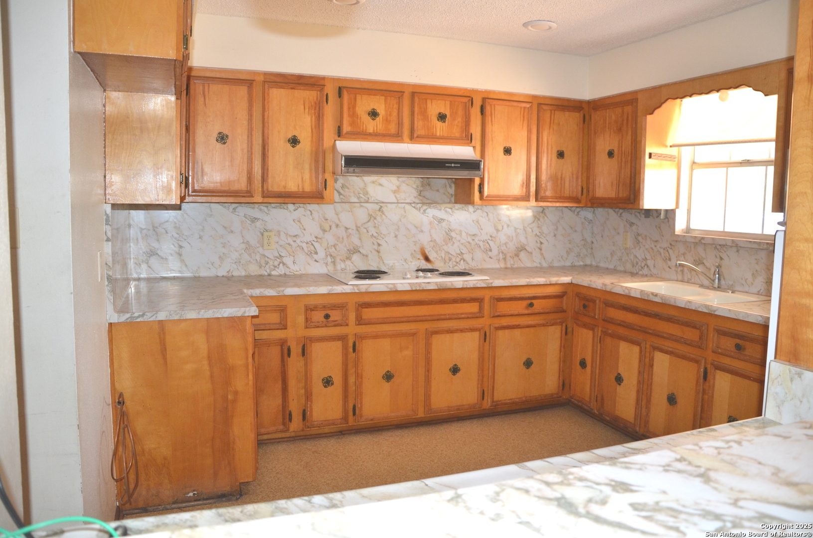 708 N Teel Devine TX 78016