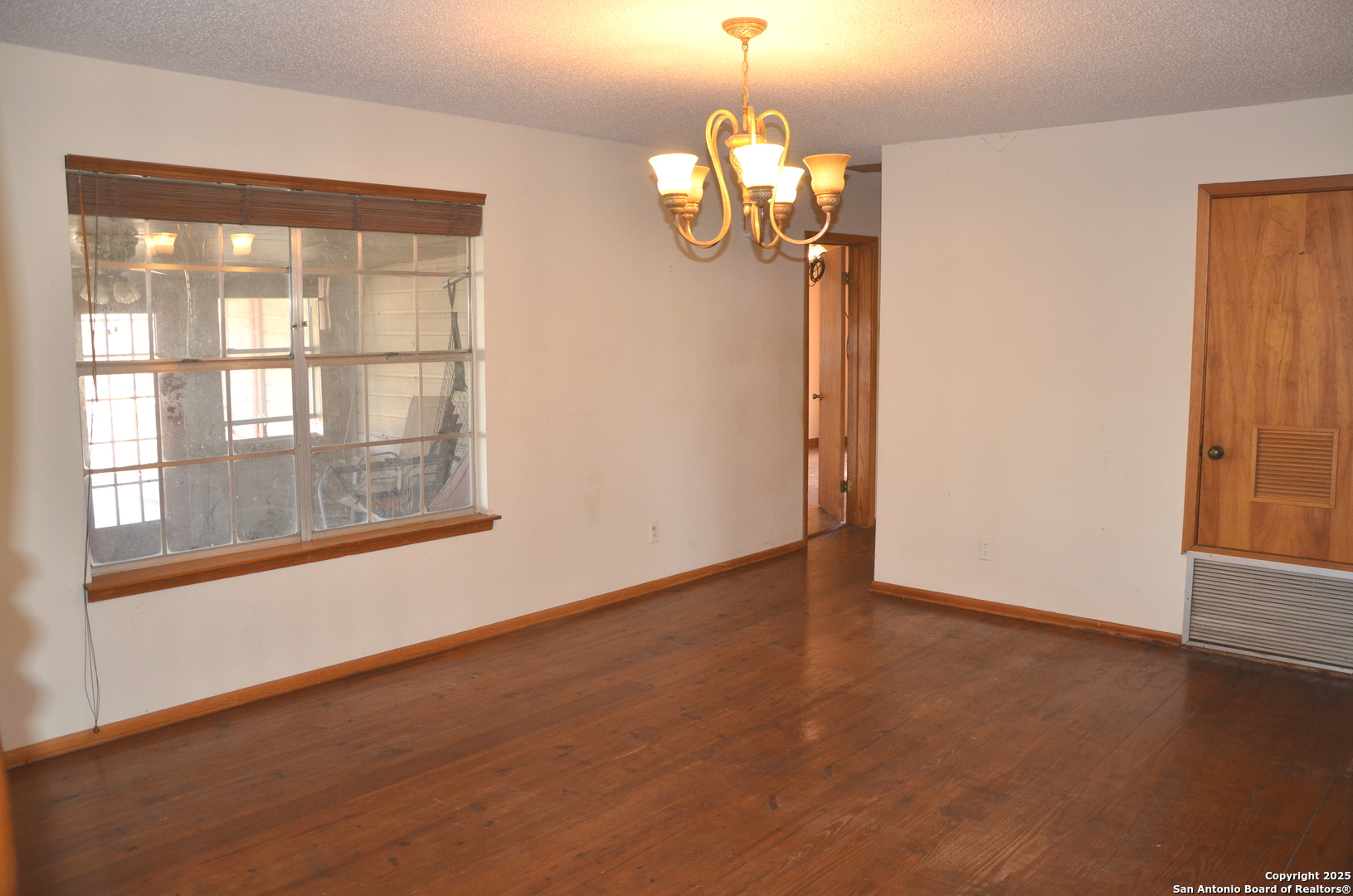 708 N Teel Devine TX 78016