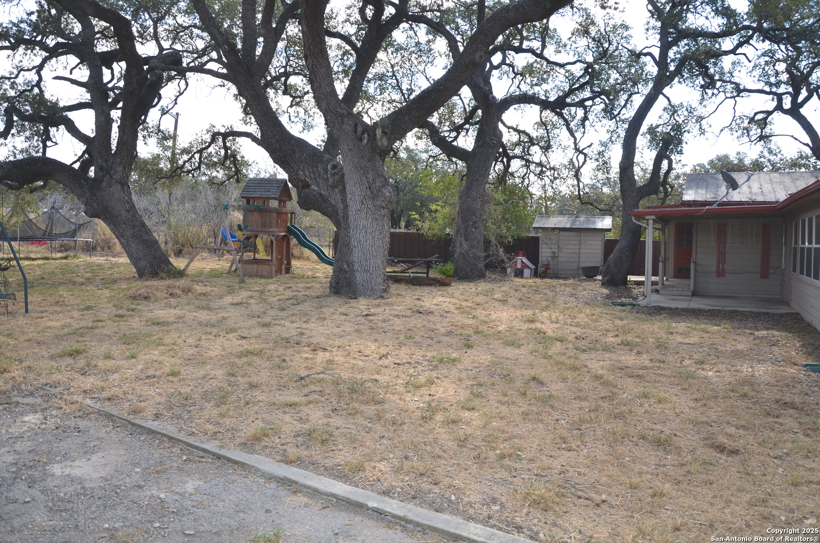 708 N Teel Devine TX 78016