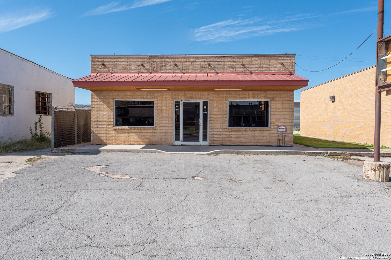 114 S Teel Drive Devine TX 78016