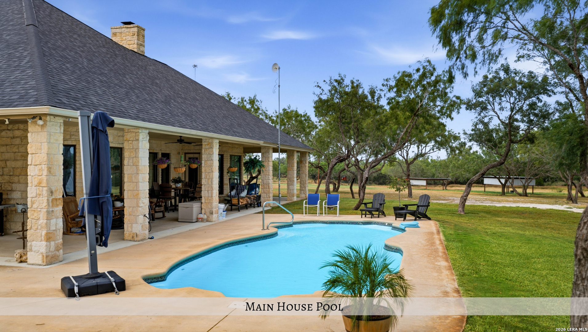 1958 County Road 237 Falls City TX 78113
