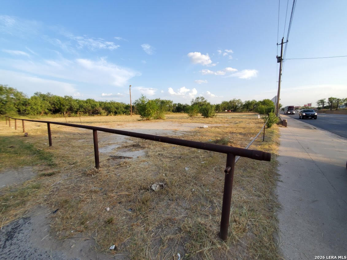 1501 1st Carrizo Springs TX 78834