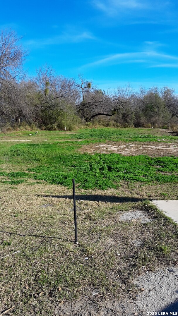 1501 1st Carrizo Springs TX 78834