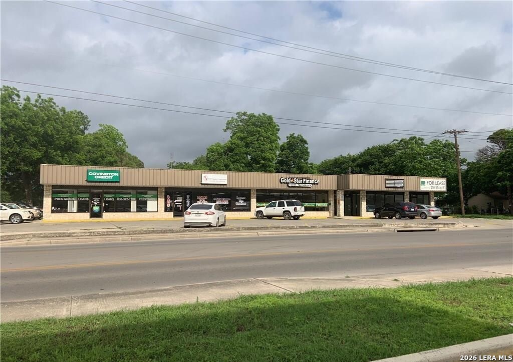 412 N King Seguin TX 78155