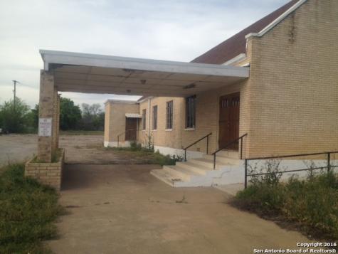 102 W Walker Street Brady TX 76825