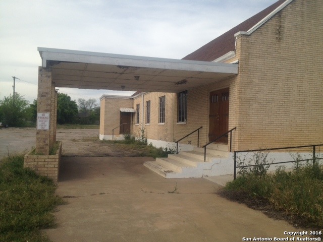 102 W Walker Street Brady TX 76825