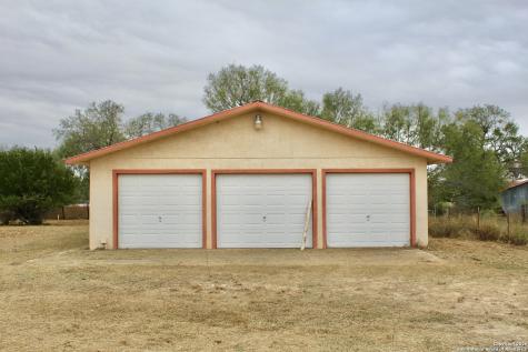 000 Fm 462 S Yancey TX 78886