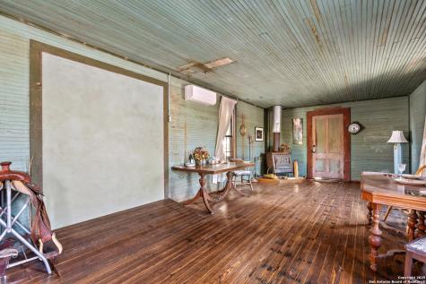 115 Fischer Store Fischer TX 78623