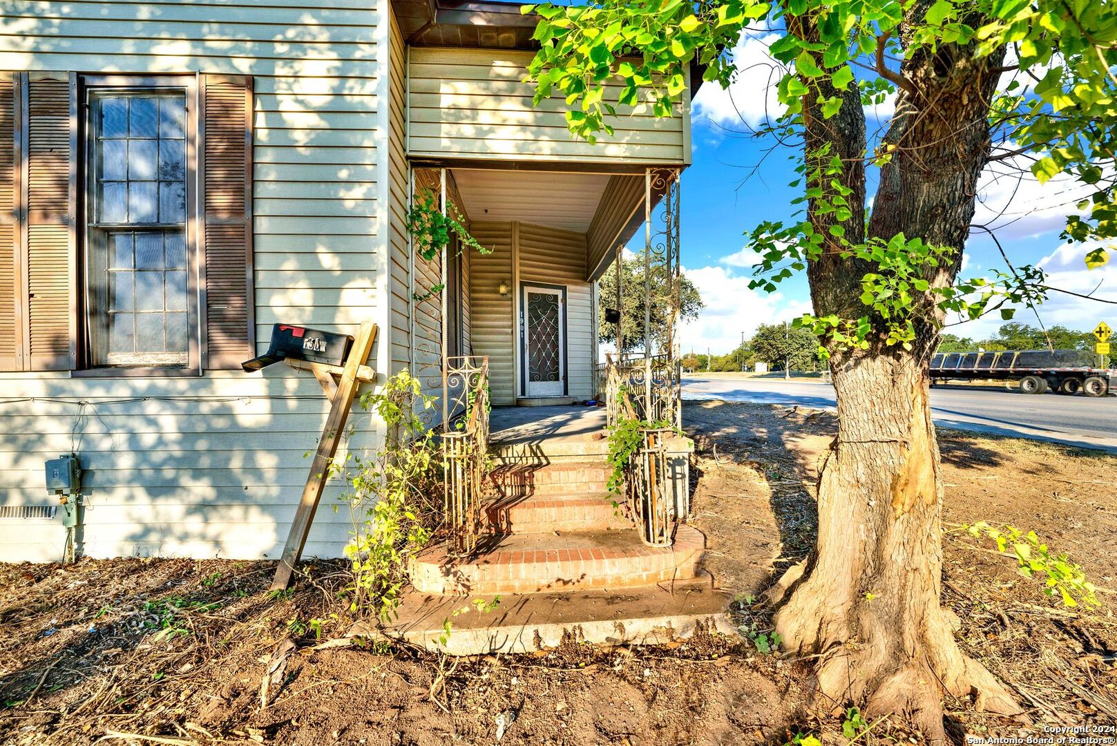 1901 19th Street Hondo TX 78861